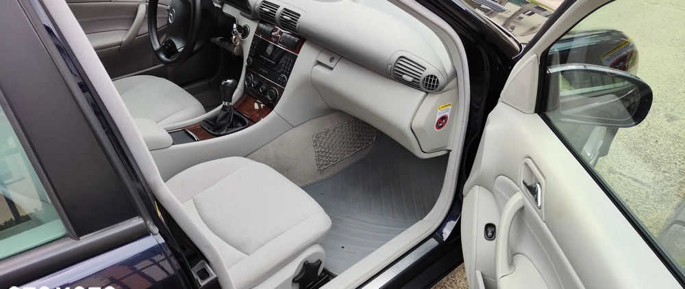 Mercedes-Benz Klasa C cena 15999 przebieg: 168000, rok produkcji 2006 z Otmuchów małe 232